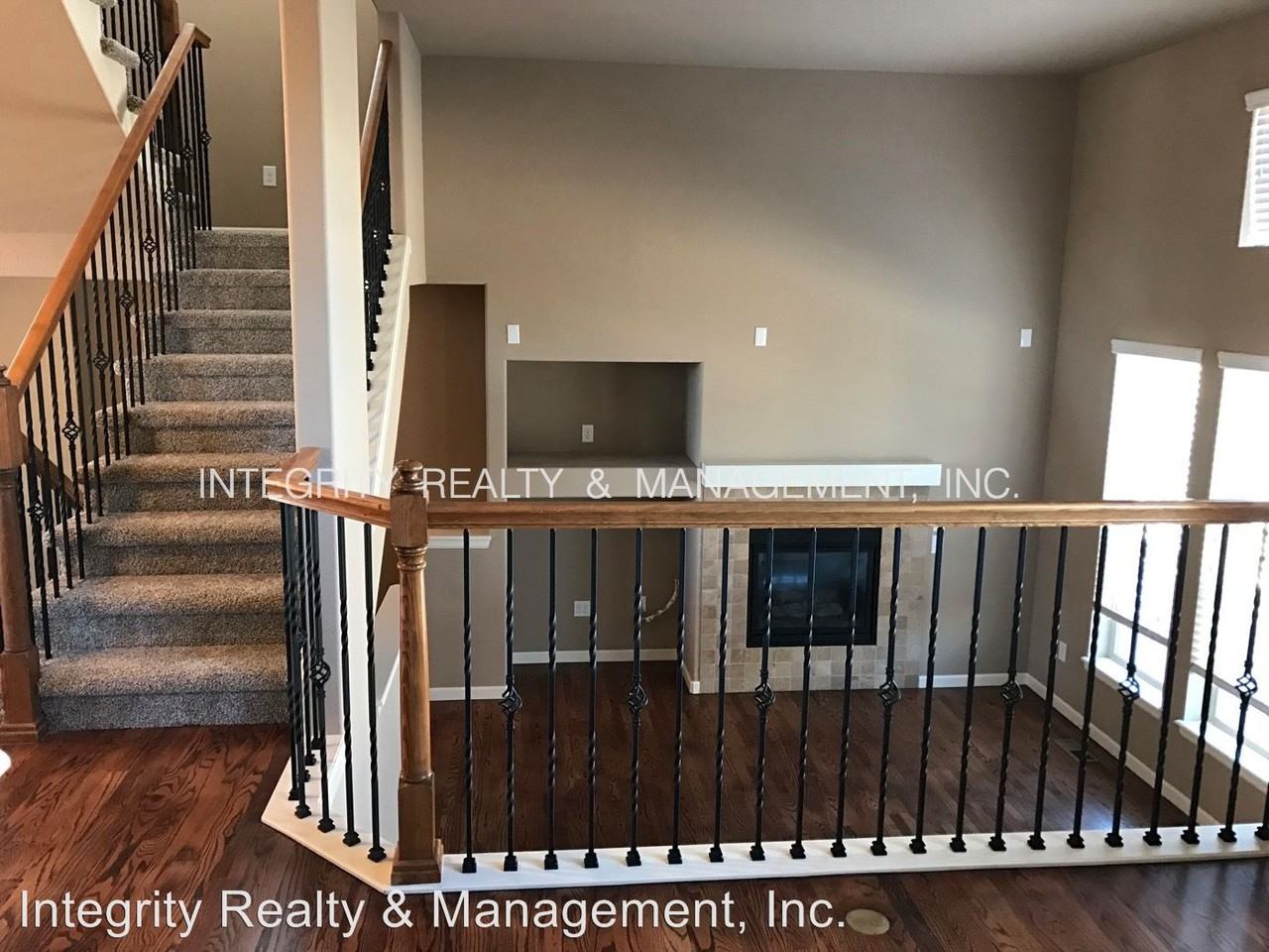 1000 Elmhurst Dr #D - Photo 3 of 34