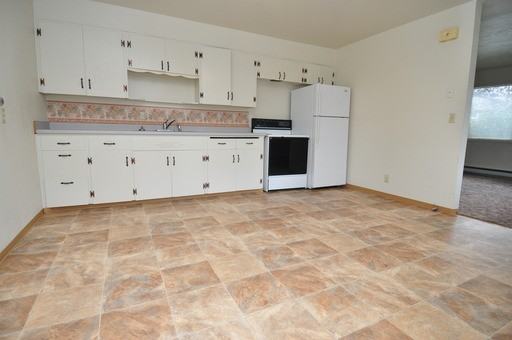 210 SE Lane Ave - Photo 3 of 4