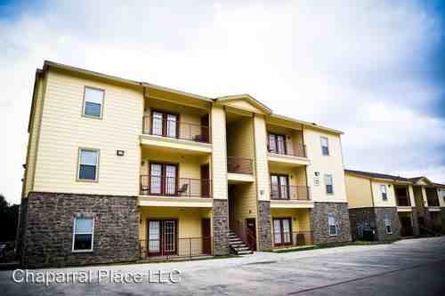 1121 W. Oaklawn - Photo 2 of 9