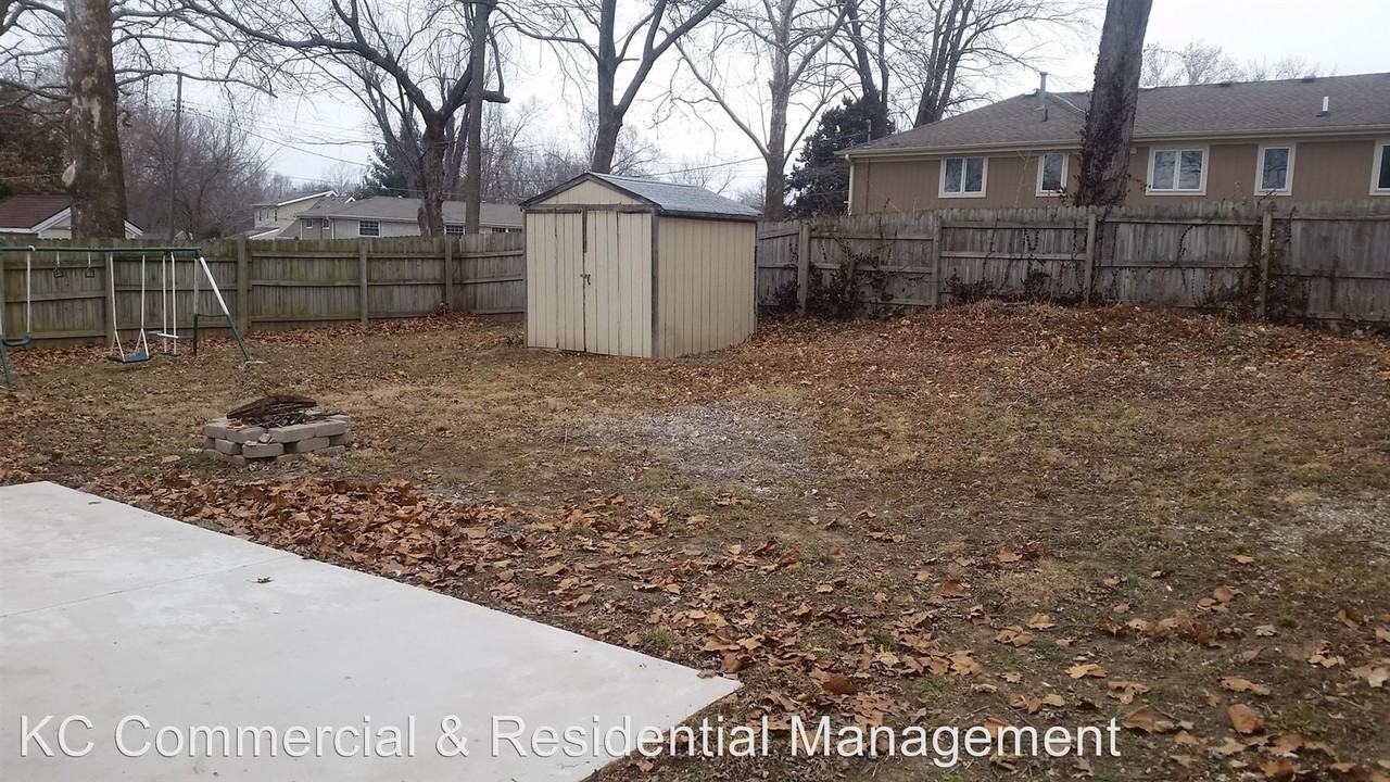 7502 Oak St - Photo 2 of 8