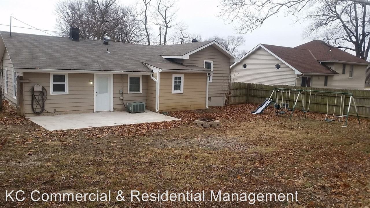 7502 Oak St - Photo 3 of 8