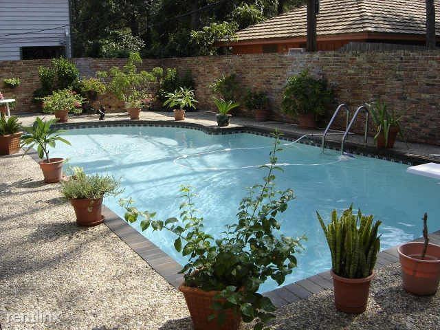 318 Stonehenge Ln - Photo 3 of 9