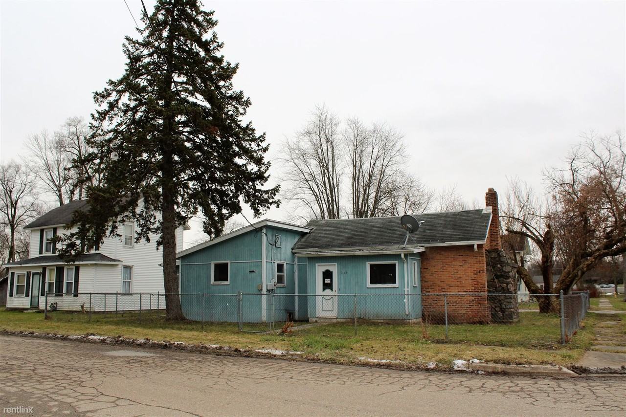 339 Myrtle St - Photo 2 of 12