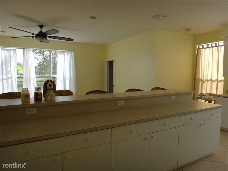 751 SW 191st Ave - Photo 3 of 18