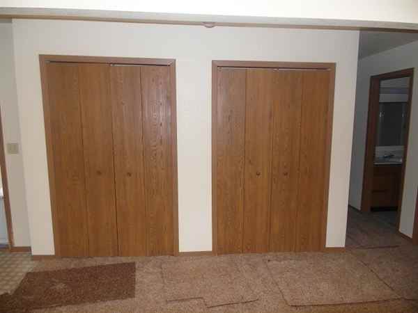 Jan Manor - Photo 2 of 6