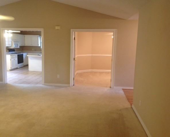 1011 Glades Ln - Photo 3 of 14