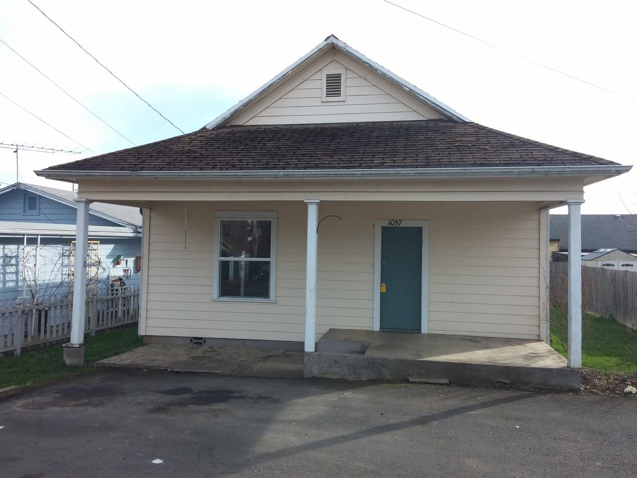 1057 SE Miller Ave - Photo 2 of 13