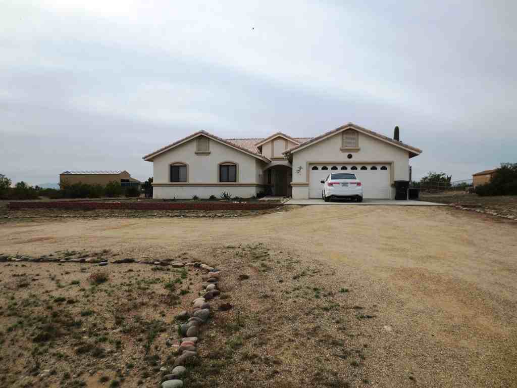 19701 W Georgia Ave - Photo 2 of 24