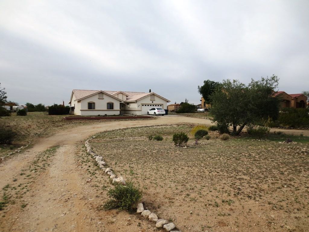 19701 W Georgia Ave - Photo 3 of 24