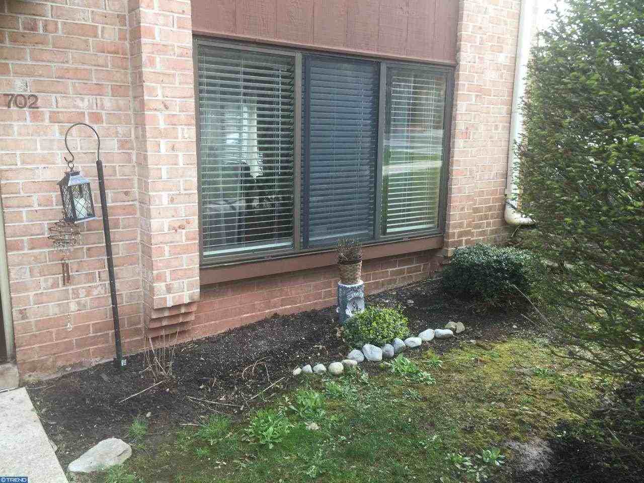 702 Stonybrook Dr - Photo 2 of 20