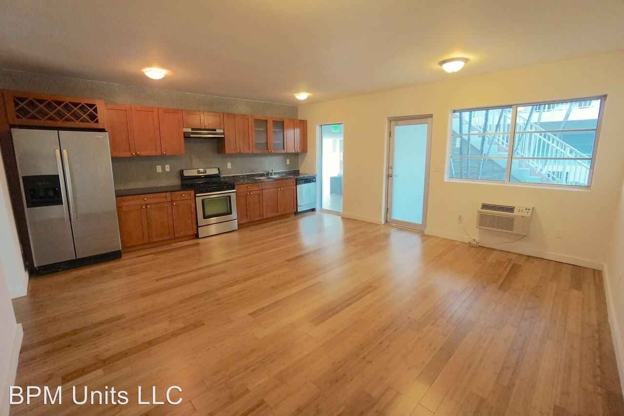 7930/7950 Tatum Waterway Drive - Photo 3 of 18