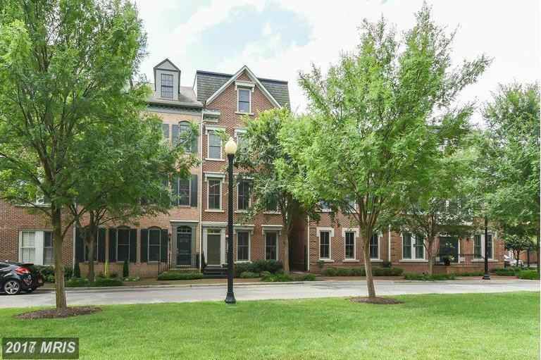 708 Rose Square - Photo 2 of 25