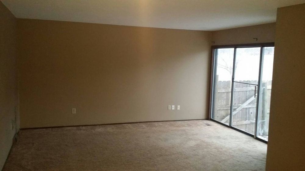 923 S Lindenwood Dr - Photo 2 of 9