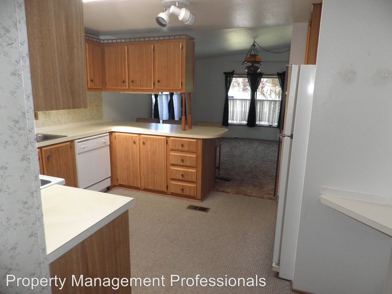 320 Denver Ave - Photo 2 of 13