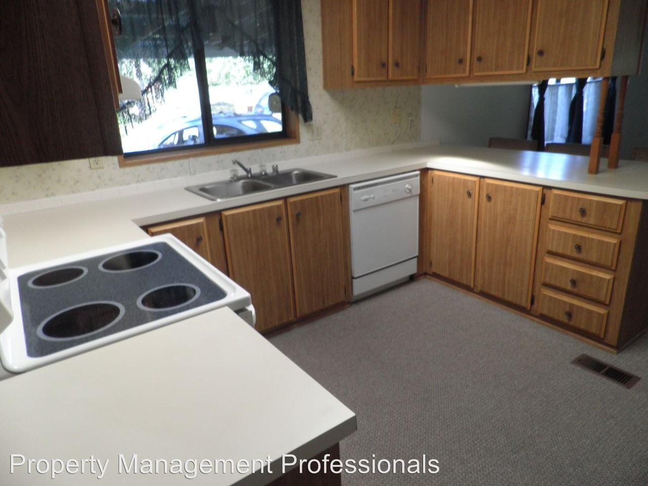 320 Denver Ave - Photo 3 of 13