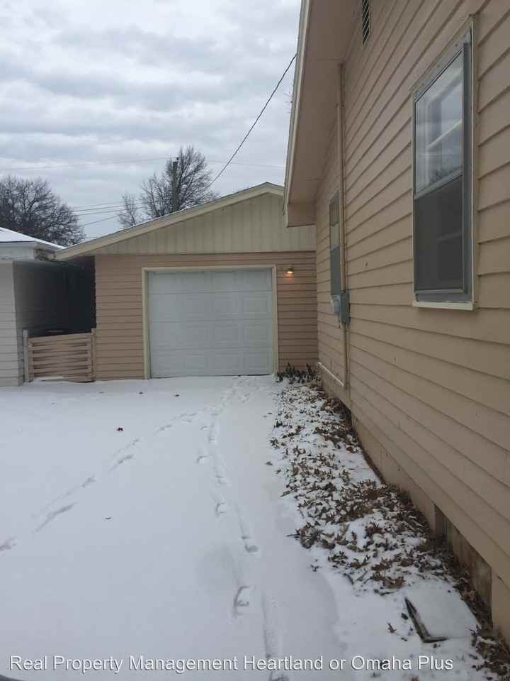 7501 Valley St - Photo 3 of 14