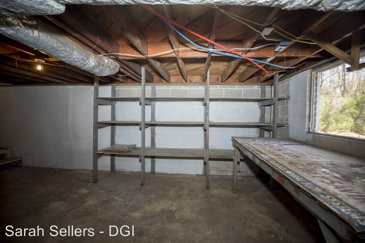 836 Martinwood Ln - Photo 3 of 35