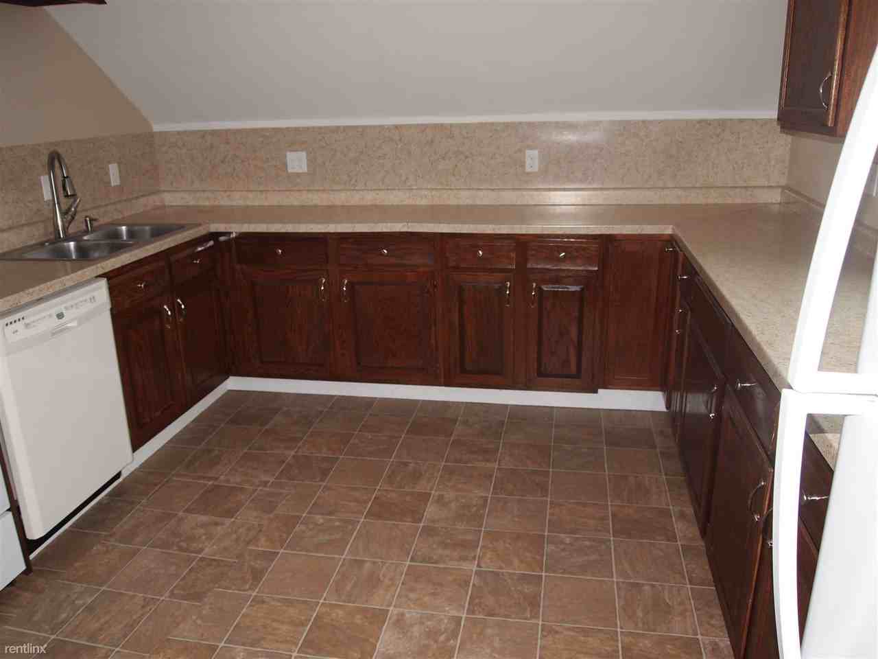 1-47 Rippon Ave - Photo 3 of 10