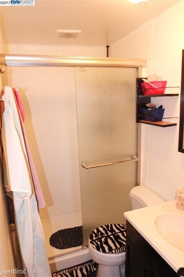 1005 70th Ave - Photo 2 of 18