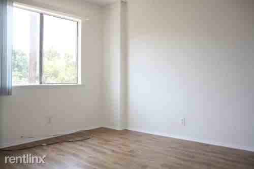 1140 W 36th Pl - Photo 3 of 10