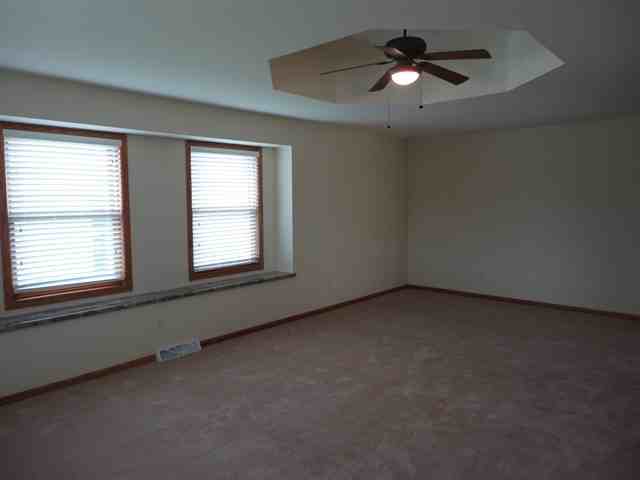 417 Willow Ln - Photo 3 of 17