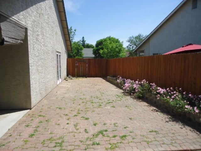 3 Sir Andrew Court - Photo 2 of 12