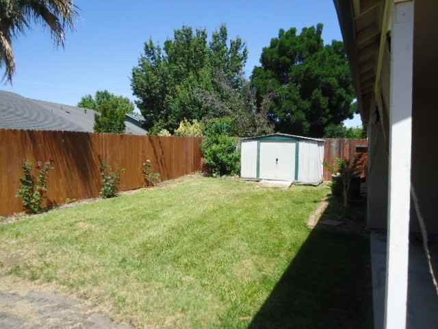 3 Sir Andrew Court - Photo 3 of 12