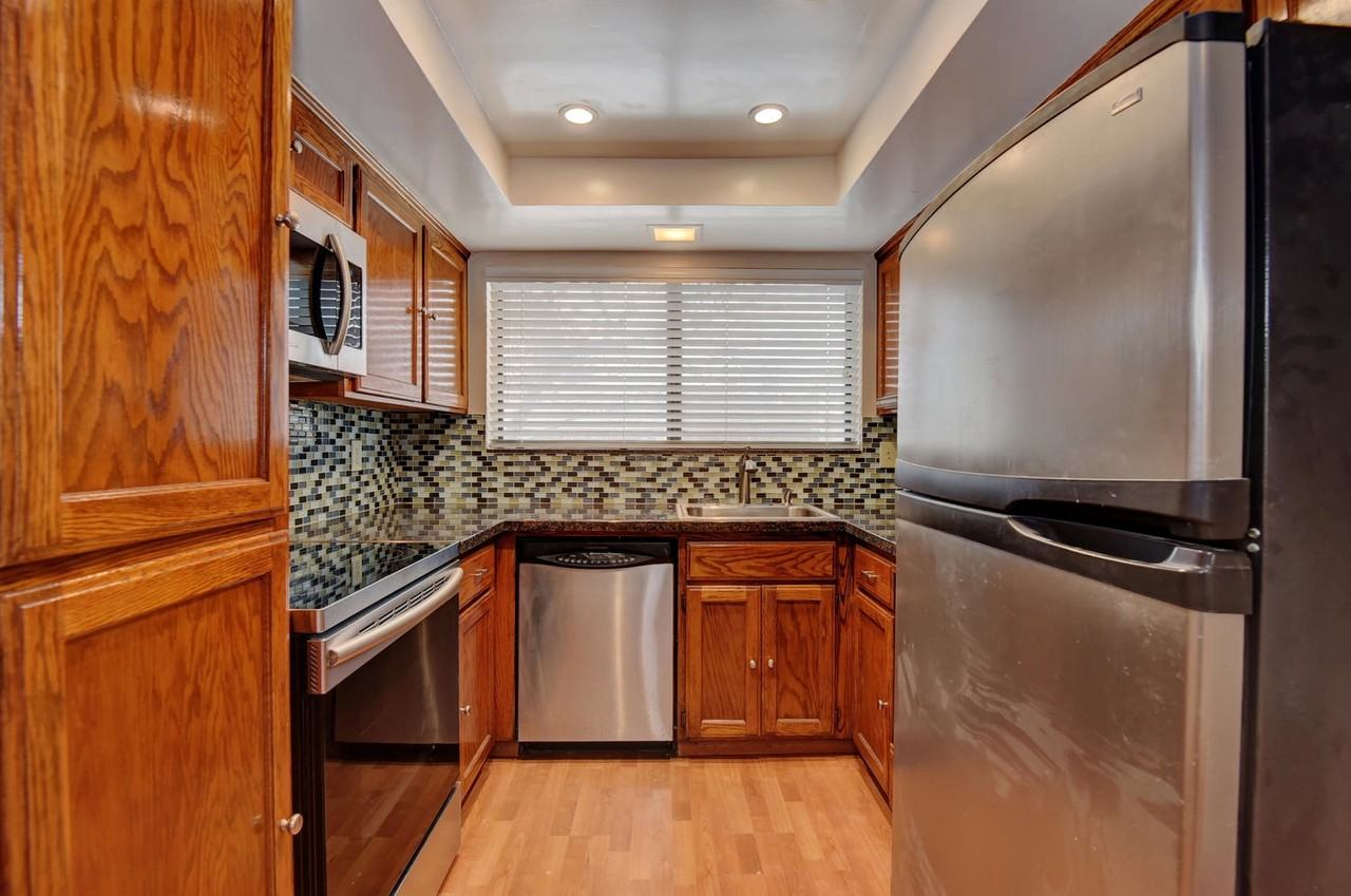 12097 Atrium Dr - Photo 2 of 9