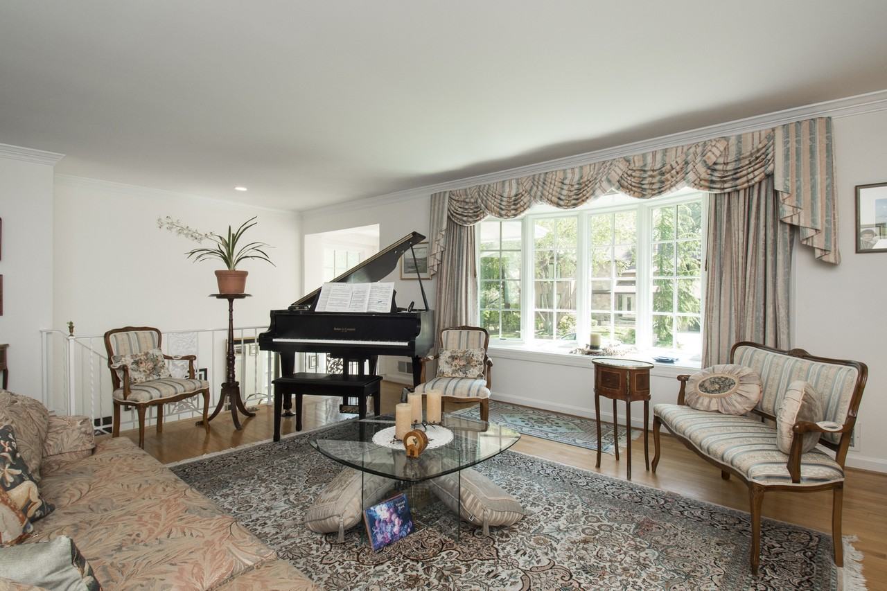 2736 N Randolph St - Photo 2 of 27