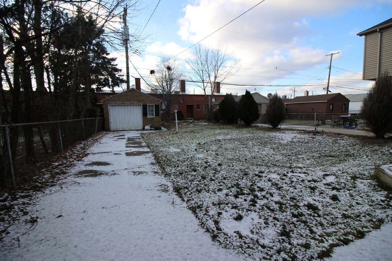 1999-1701 N Waverly St - Photo 2 of 15