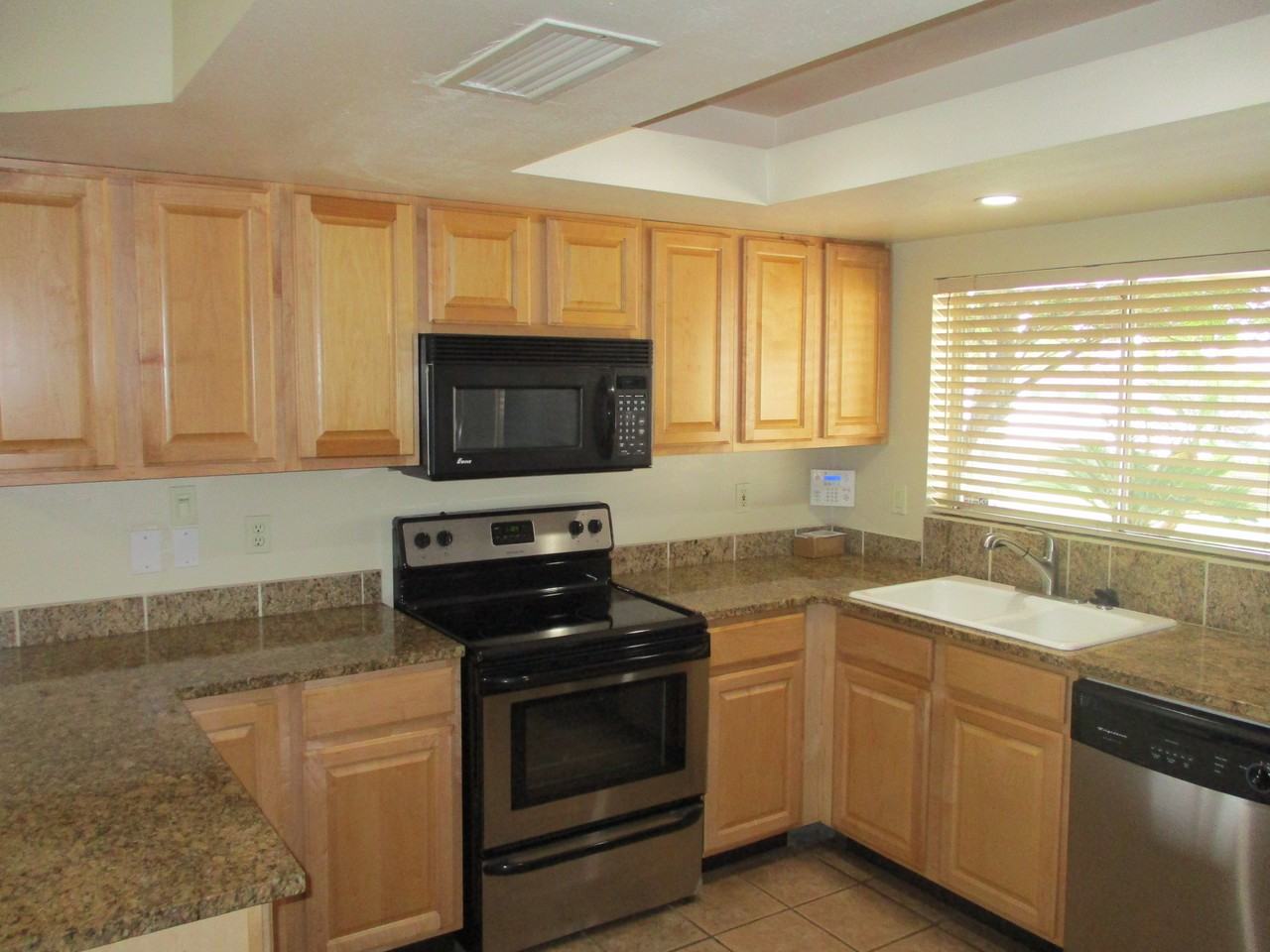 9420 E Kalil Dr - Photo 2 of 19