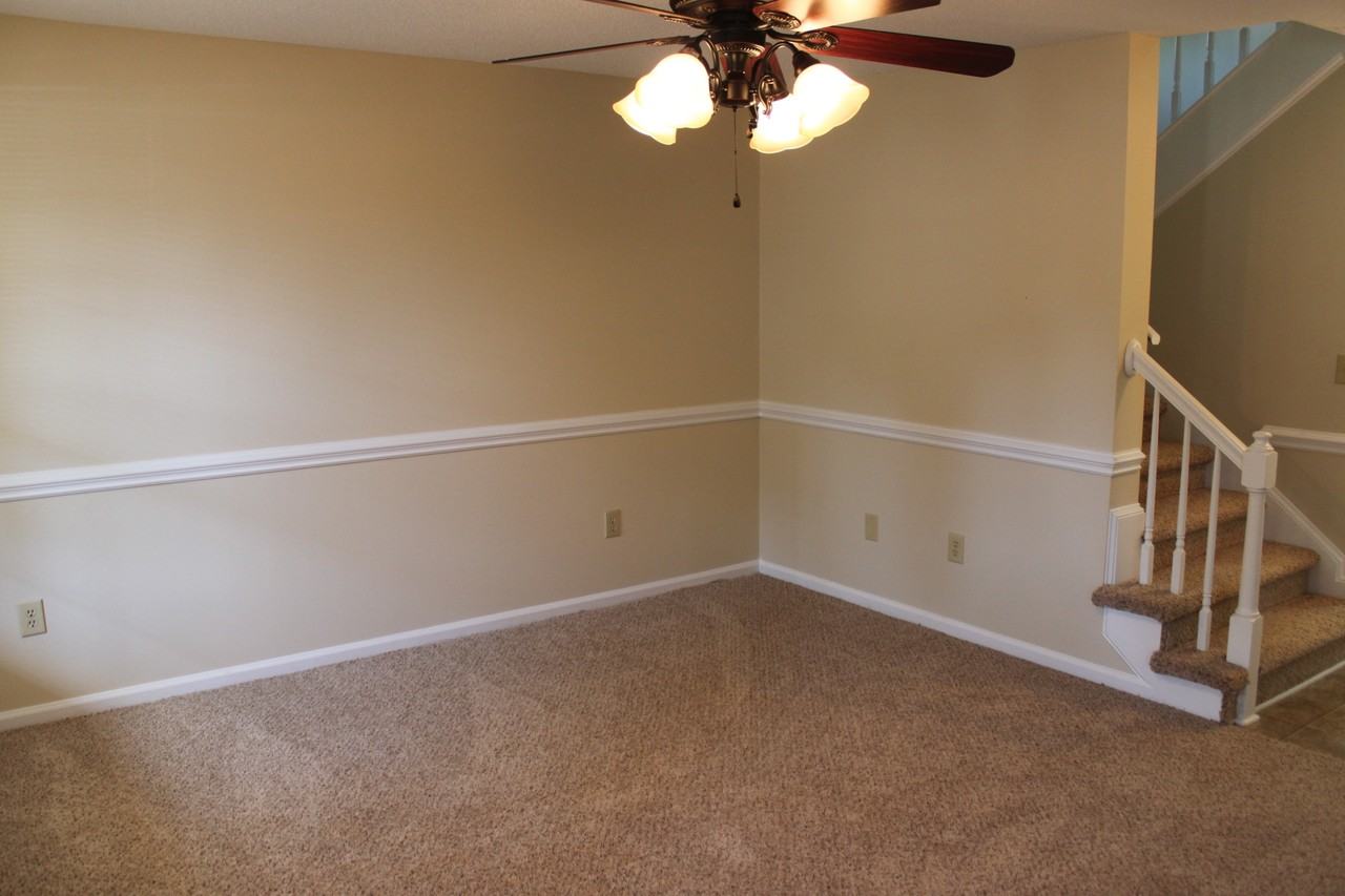 156 Eastcliff Dr SE - Photo 2 of 9