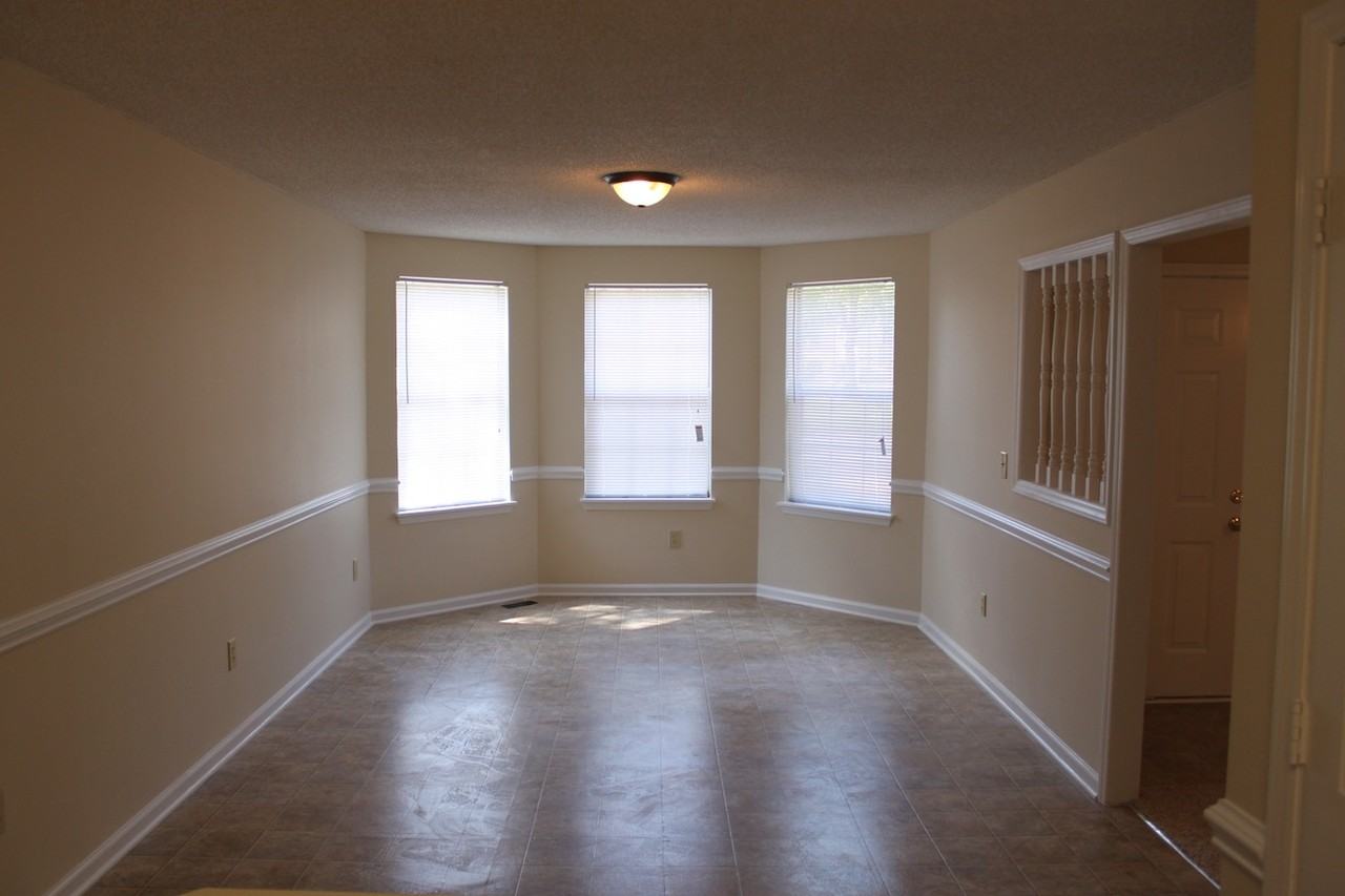 156 Eastcliff Dr SE - Photo 3 of 9