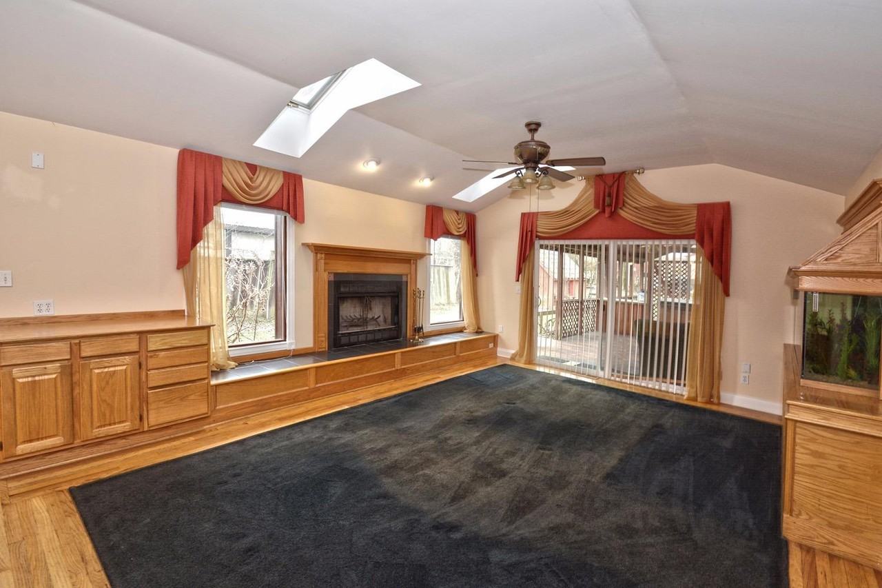 589 Observatory Dr - Photo 2 of 25