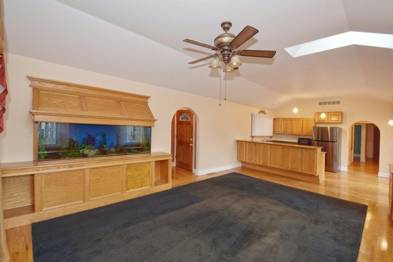 589 Observatory Dr - Photo 3 of 25