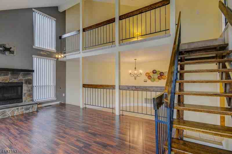 345-281 Gemini Dr - Photo 2 of 19