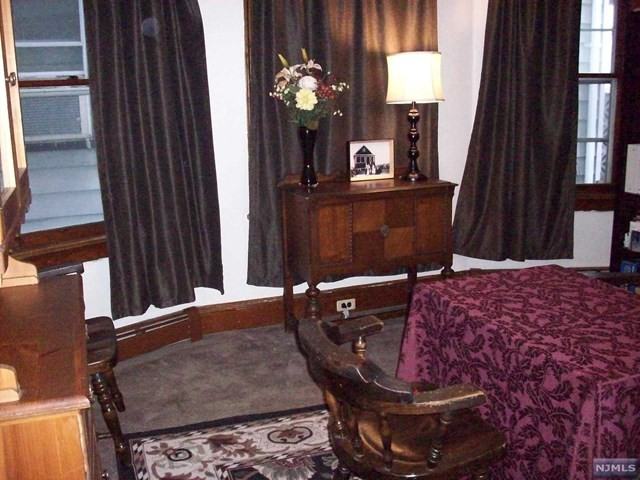 338 N 8th St - Photo 3 of 5