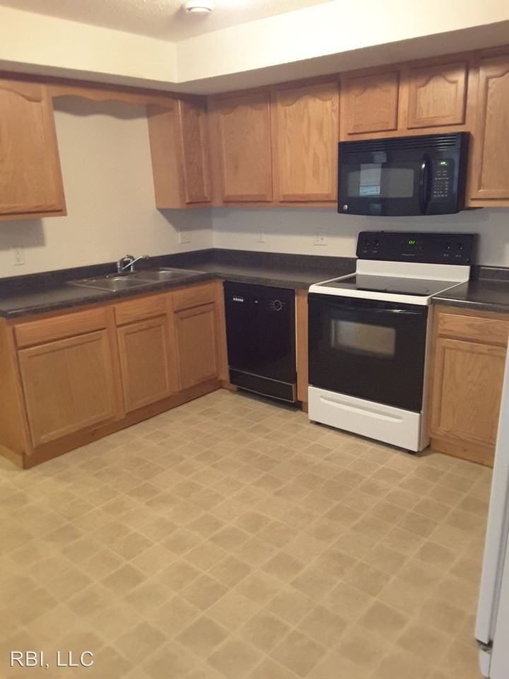 307 1st Ave SW - Photo 3 of 6