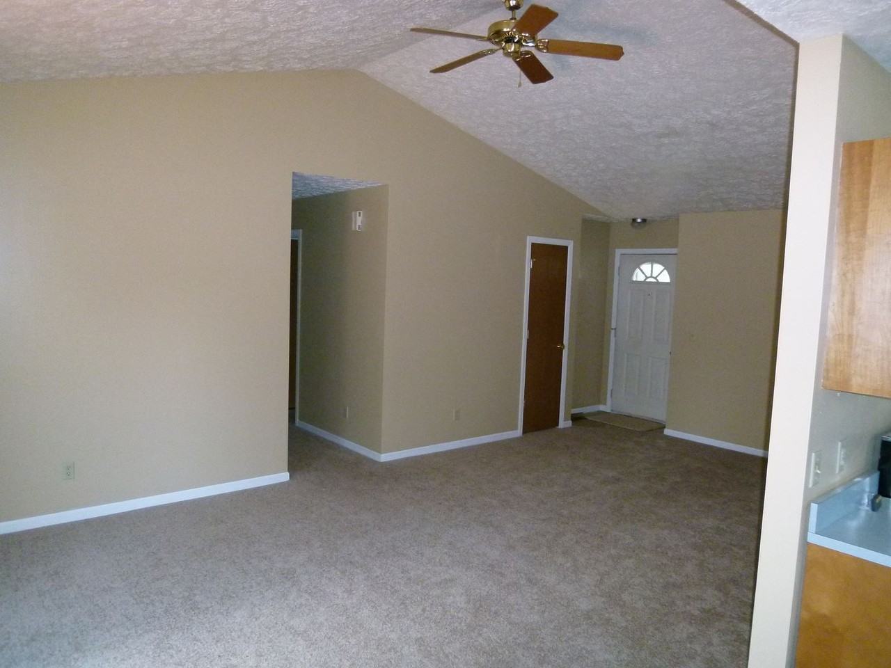 2615 Kings Ct - Photo 2 of 3