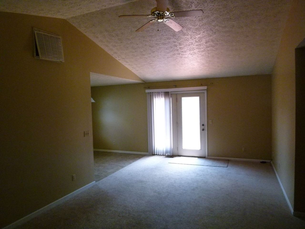 2615 Kings Ct - Photo 3 of 3