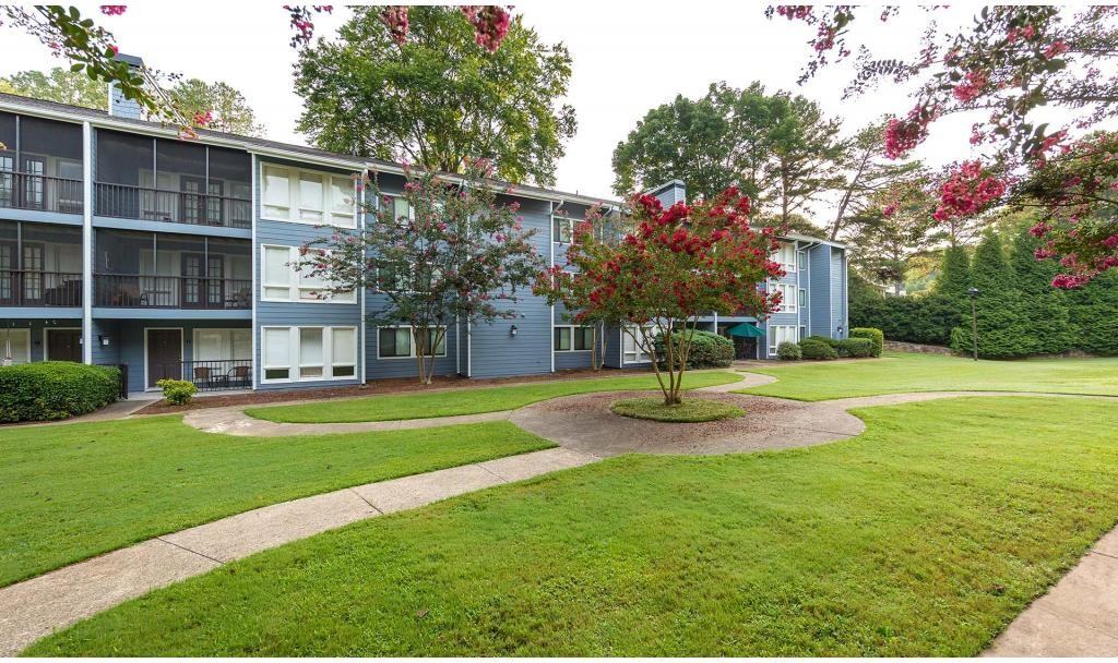 Lodge on the Chattahoochee - Photo 3 of 20