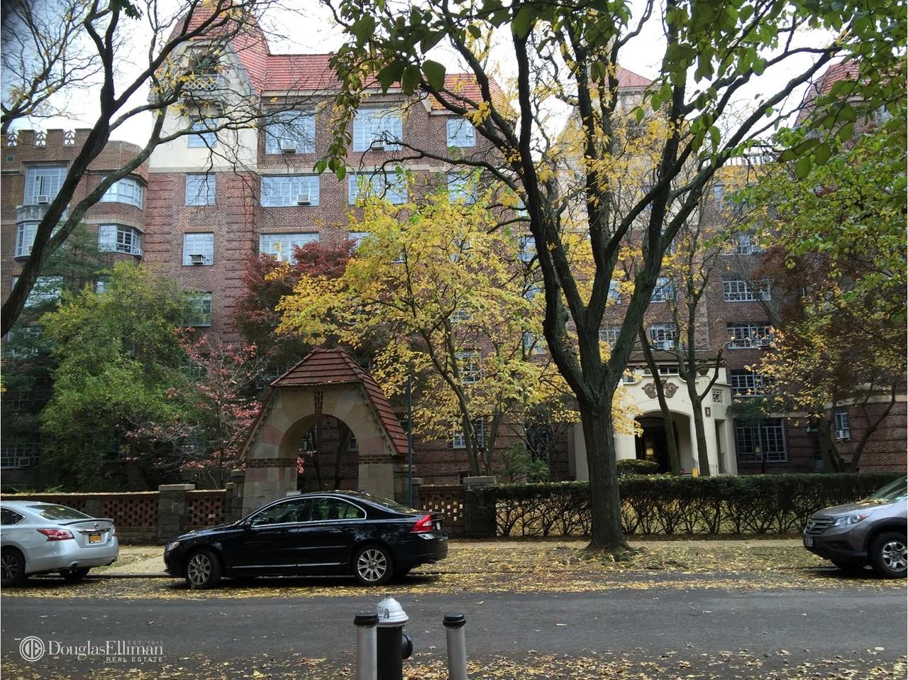 Greenway Terrace & Slocum Cres #45E