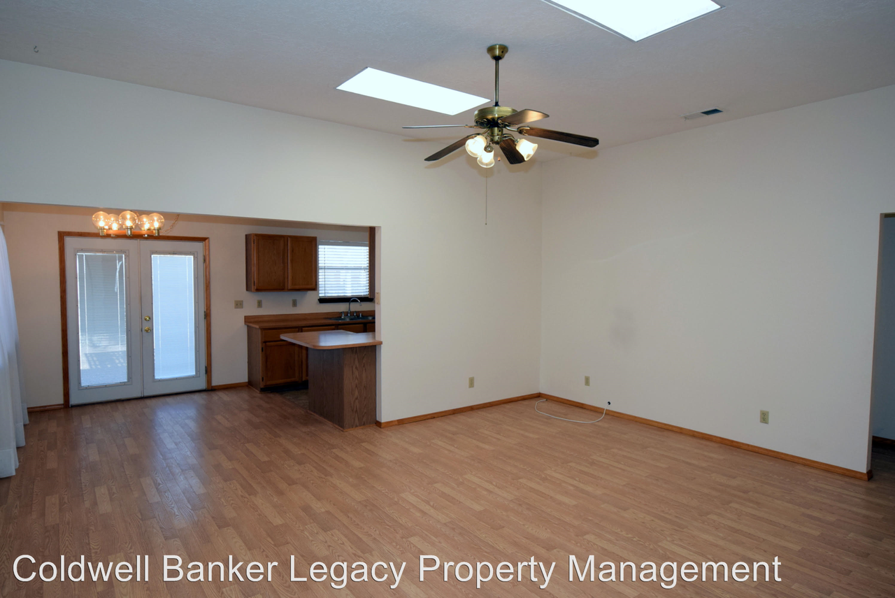 7319 Platero Pl NW - Photo 2 of 17