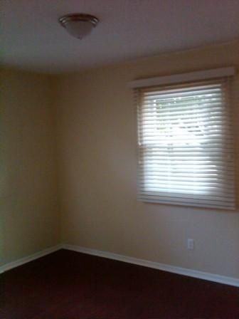 303 Oak Street - Photo 3 of 5