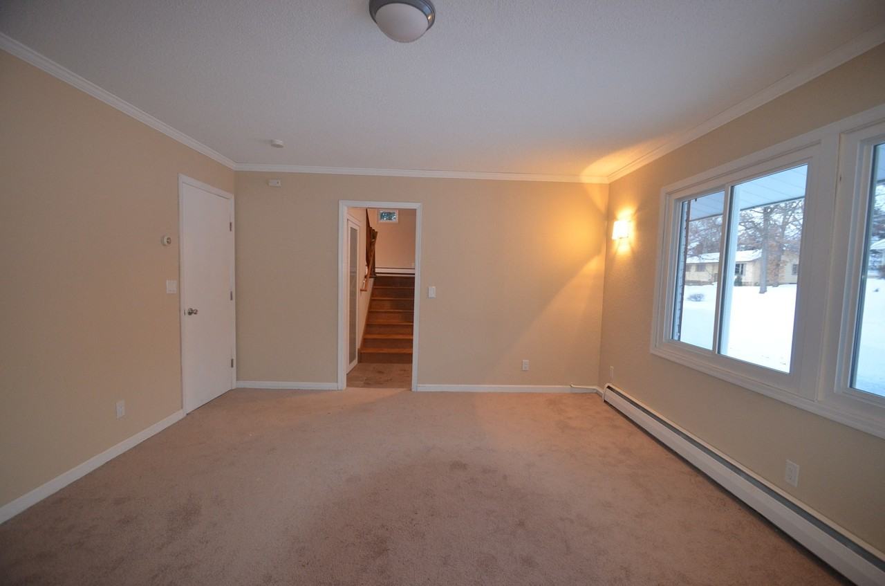 3347 Utah Ave N - Photo 2 of 8