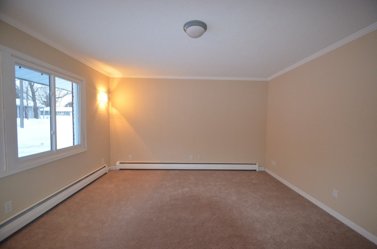 3347 Utah Ave N - Photo 3 of 8