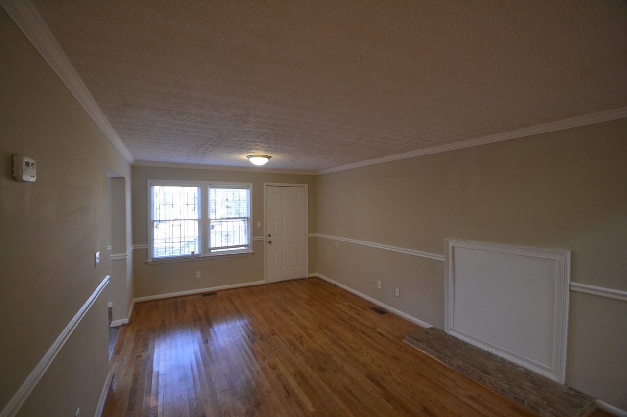 1186 Vickers St SE - Photo 2 of 4