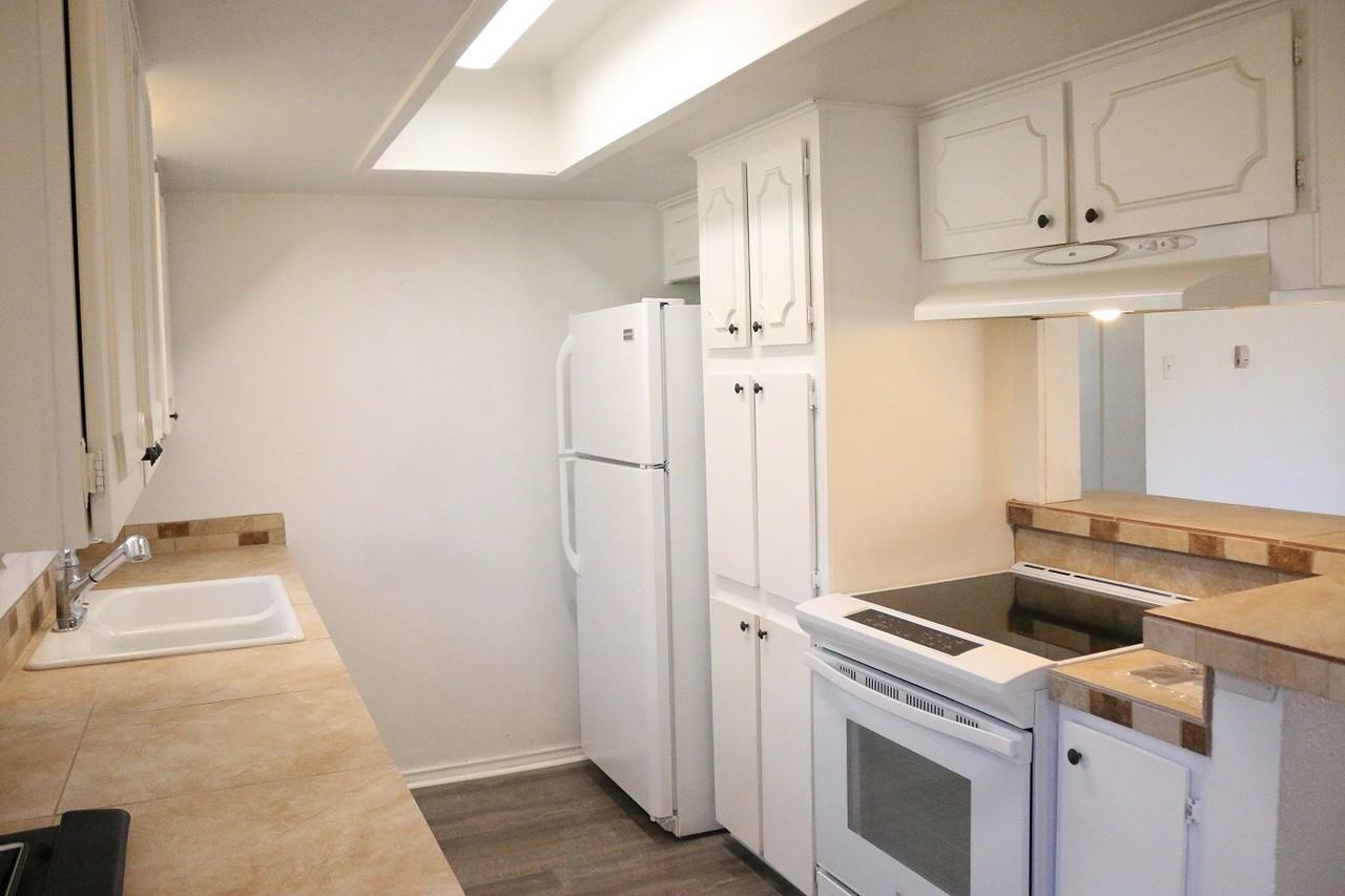 3924 Sun Valley Ct - Photo 2 of 5