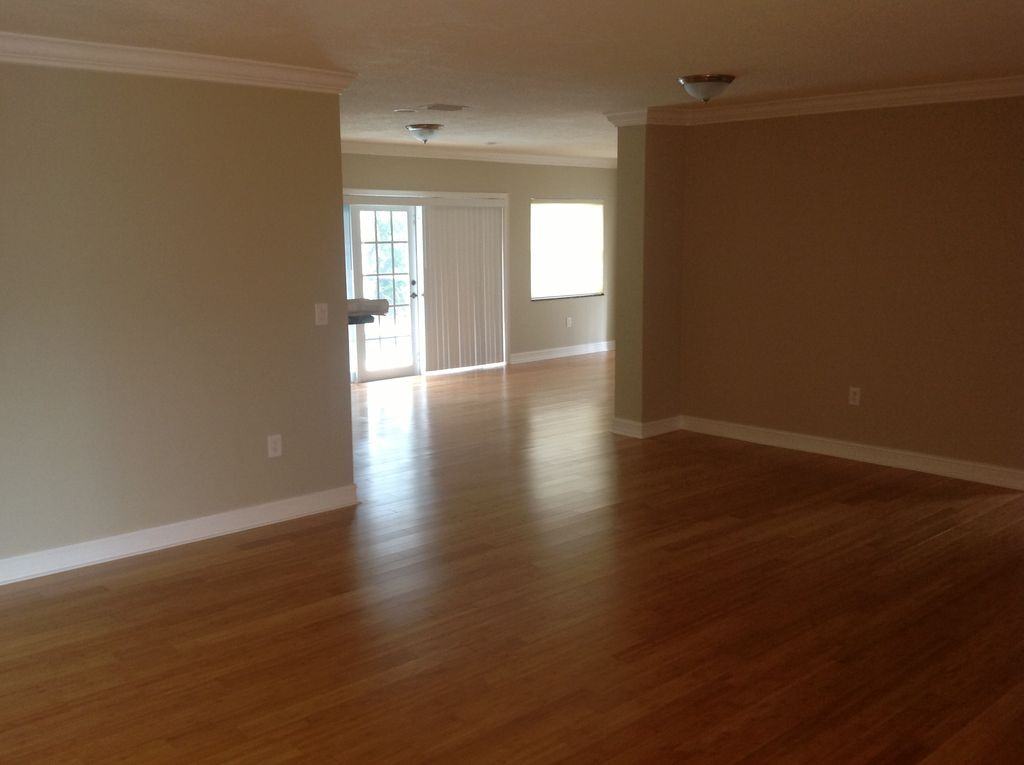 210 Lytle Lane - Photo 3 of 8