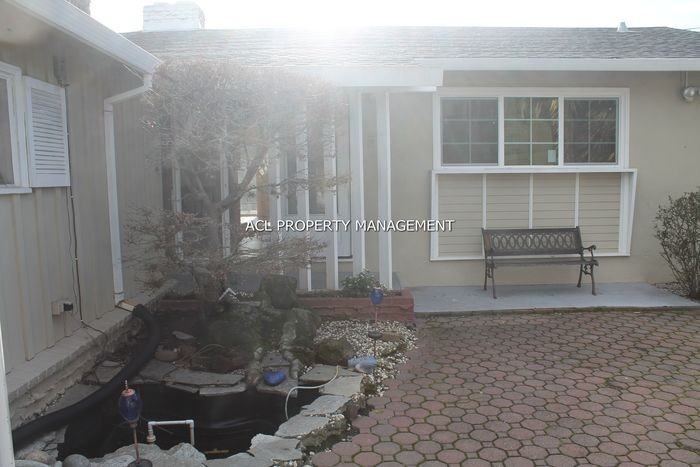 31313 Burnham Way - Photo 3 of 10